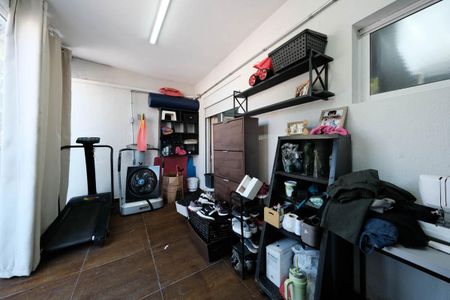 Casa à venda com 244m², 2 quartos e 2 vagasSuíte