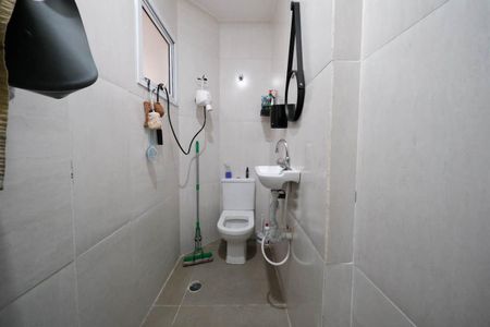 Casa à venda com 244m², 2 quartos e 2 vagasBanheiro 2