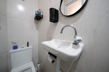 Casa à venda com 244m², 2 quartos e 2 vagasBanheiro 2