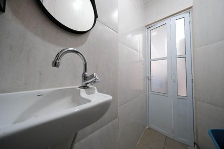 Casa à venda com 244m², 2 quartos e 2 vagasBanheiro 2