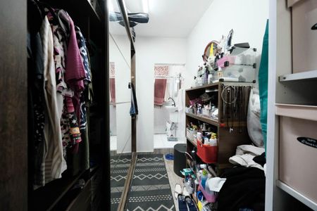 Casa à venda com 244m², 2 quartos e 2 vagasSuíte