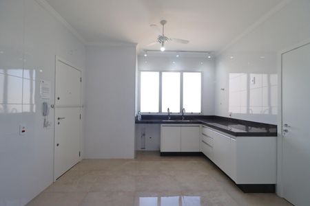 Apartamento para alugar com 140m², 4 quartos e 1 vaga Apartamento para alugar com 140m², 4 quartos e 1 vagaCozinha