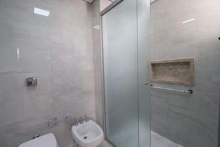 Apartamento para alugar com 140m², 4 quartos e 1 vaga Apartamento para alugar com 140m², 4 quartos e 1 vagaBanheiro da Suíte 1