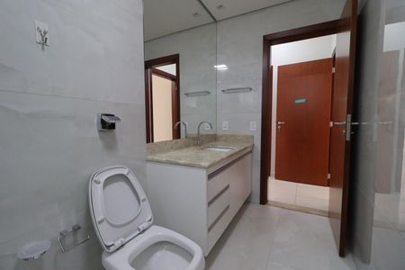 Apartamento para alugar com 140m², 4 quartos e 1 vaga Apartamento para alugar com 140m², 4 quartos e 1 vagaBanheiro