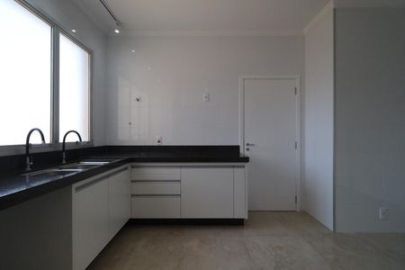 Apartamento para alugar com 140m², 4 quartos e 1 vaga Apartamento para alugar com 140m², 4 quartos e 1 vagaCozinha