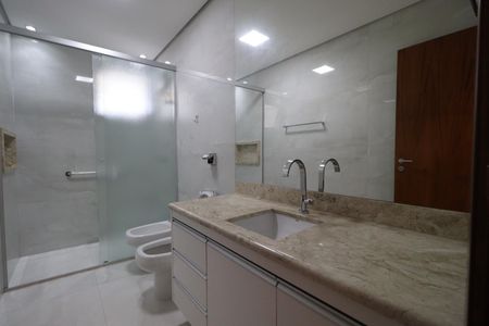 Apartamento para alugar com 140m², 4 quartos e 1 vaga Apartamento para alugar com 140m², 4 quartos e 1 vagaBanheiro
