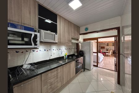 Casa à venda com 59m², 2 quartos e 2 vagas Casa à venda com 59m², 2 quartos e 2 vagasCozinha