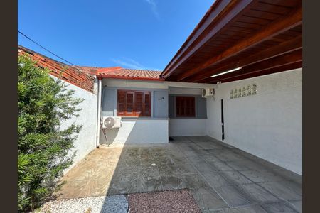 Casa à venda com 59m², 2 quartos e 2 vagas Casa à venda com 59m², 2 quartos e 2 vagasFachada