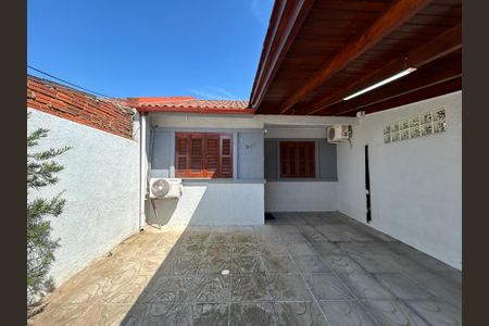 Casa à venda com 59m², 2 quartos e 2 vagas Casa à venda com 59m², 2 quartos e 2 vagasFachada