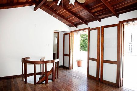 Casa à venda com 250m², 3 quartos e 3 vagasSala 2