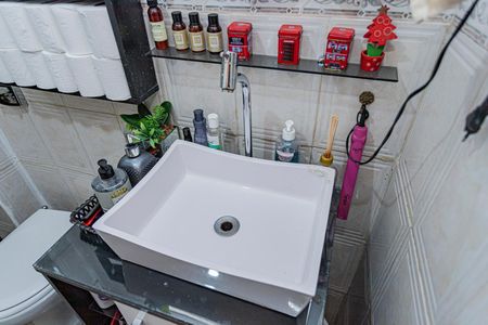 Casa à venda com 83m², 2 quartos e 1 vaga Casa à venda com 83m², 2 quartos e 1 vagaBanheiro