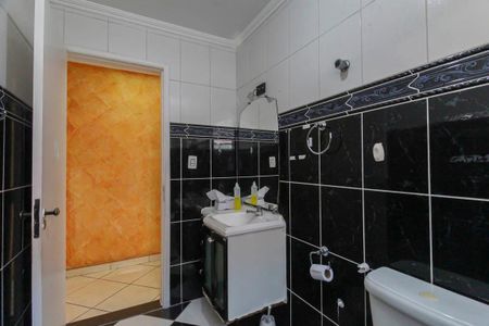 Casa para alugar com 240m², 4 quartos e 5 vagas Casa para alugar com 240m², 4 quartos e 5 vagasBanheiro 2