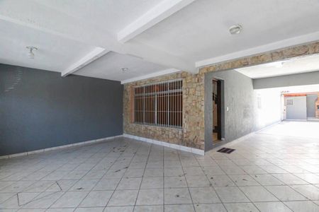 Casa para alugar com 240m², 4 quartos e 5 vagas Casa para alugar com 240m², 4 quartos e 5 vagasGaragem