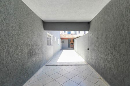 Casa para alugar com 240m², 4 quartos e 5 vagas Casa para alugar com 240m², 4 quartos e 5 vagasCorredor