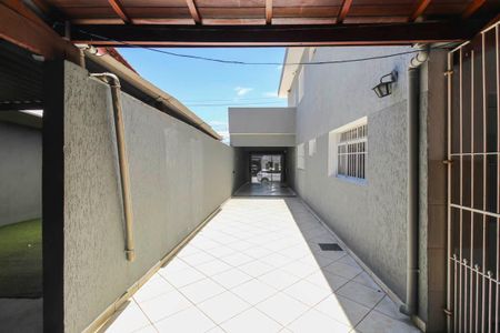 Casa para alugar com 240m², 4 quartos e 5 vagas Casa para alugar com 240m², 4 quartos e 5 vagasCorredor