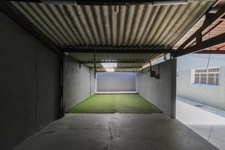 Casa para alugar com 240m², 4 quartos e 5 vagas Casa para alugar com 240m², 4 quartos e 5 vagasQuintal