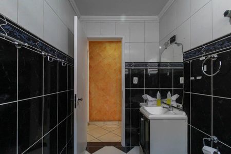 Casa para alugar com 240m², 4 quartos e 5 vagas Casa para alugar com 240m², 4 quartos e 5 vagasBanheiro 2