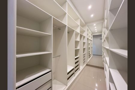 Casa para alugar com 201m², 3 quartos e 3 vagasCloset