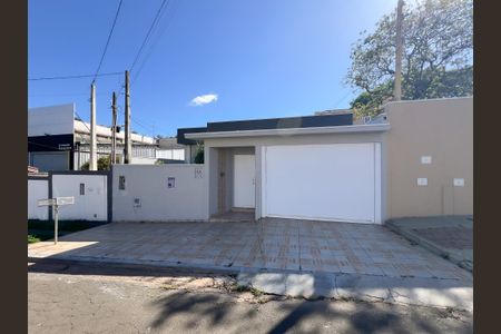 Casa para alugar com 201m², 3 quartos e 3 vagasFachada