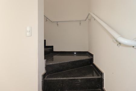 Apartamento à venda com 86m², 2 quartos e 1 vagaEscada