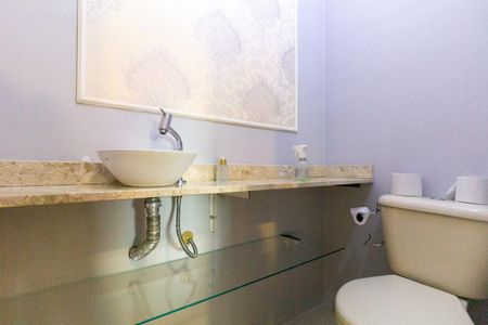 Casa à venda com 130m², 3 quartos e 2 vagas Casa à venda com 130m², 3 quartos e 2 vagasLavabo