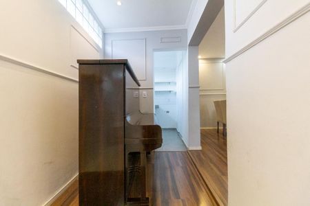 Casa à venda com 130m², 3 quartos e 2 vagas Casa à venda com 130m², 3 quartos e 2 vagasCorredor