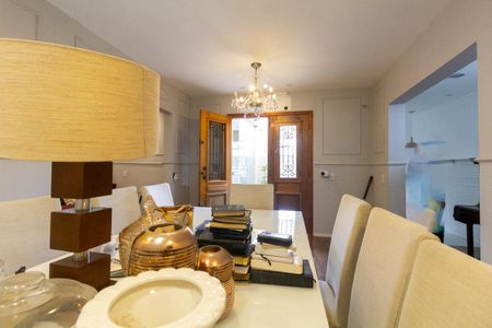 Casa à venda com 130m², 3 quartos e 2 vagas Casa à venda com 130m², 3 quartos e 2 vagasSala de Jantar