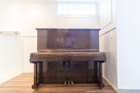 Casa à venda com 130m², 3 quartos e 2 vagas Casa à venda com 130m², 3 quartos e 2 vagasCorredor