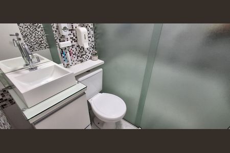 Apartamento à venda com 73m², 2 quartos e 1 vaga Apartamento à venda com 73m², 2 quartos e 1 vagaBanheiro Social