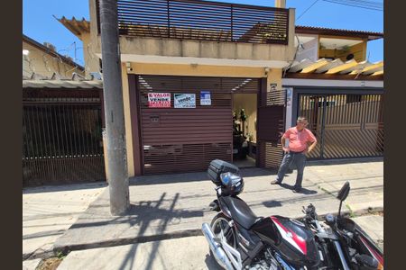 Casa à venda com 137m², 3 quartos e 2 vagas Casa à venda com 137m², 3 quartos e 2 vagasPlaca