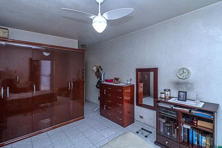Casa à venda com 160m², 4 quartos e 2 vagas Casa à venda com 160m², 4 quartos e 2 vagassuíte_4