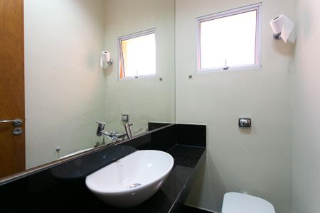 Casa à venda com 206m², 4 quartos e 2 vagasLavabo