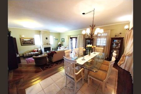 Casa à venda com 4 quartos, 429m² em Jardim Leonor, São Paulo