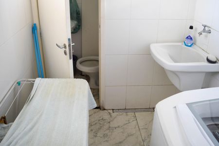 Apartamento à venda com 57m², 2 quartos e 1 vaga Apartamento à venda com 57m², 2 quartos e 1 vagaCozinha e Área de Serviço