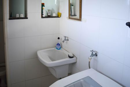 Apartamento à venda com 57m², 2 quartos e 1 vaga Apartamento à venda com 57m², 2 quartos e 1 vagaCozinha e Área de Serviço