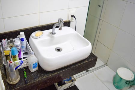 Apartamento à venda com 57m², 2 quartos e 1 vaga Apartamento à venda com 57m², 2 quartos e 1 vagaBanheiro