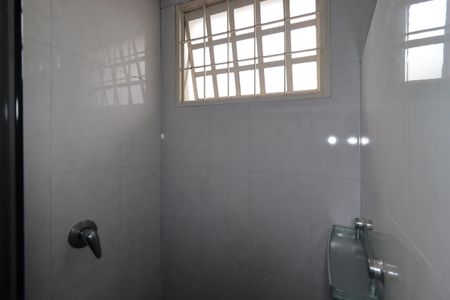 Casa à venda com 108m², 3 quartos e 2 vagasBanheiro do piso superior - Box