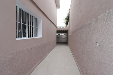 Casa à venda com 108m², 3 quartos e 2 vagasCorredor externo