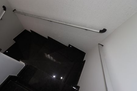 Casa à venda com 108m², 3 quartos e 2 vagasEscada