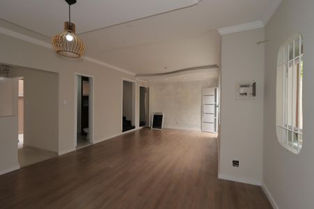 Casa à venda com 108m², 3 quartos e 2 vagasSala