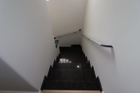 Casa à venda com 108m², 3 quartos e 2 vagasEscada