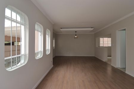 Casa à venda com 108m², 3 quartos e 2 vagasSala