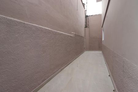 Casa à venda com 108m², 3 quartos e 2 vagasCorredor externo