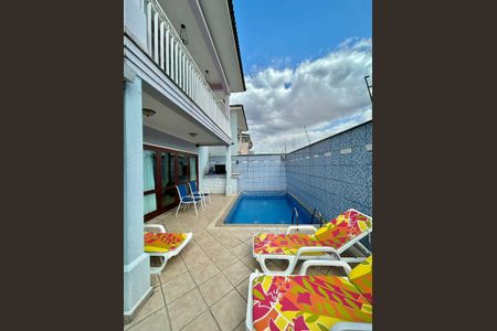 Casa para alugar com 4 quartos, 253m² em Jardim Virginia Bianca, São Paulo