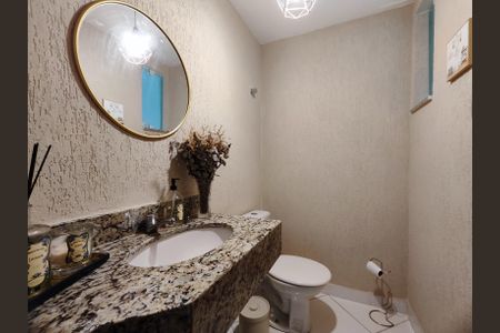 Casa de condomínio à venda com 320m², 4 quartos e 1 vagaLavabo