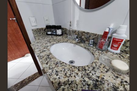 Casa de condomínio à venda com 320m², 4 quartos e 1 vagaBanheiro da Suíte 3