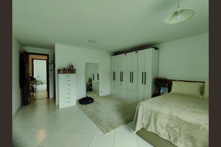 Casa de condomínio à venda com 320m², 4 quartos e 1 vagaSuíte 1