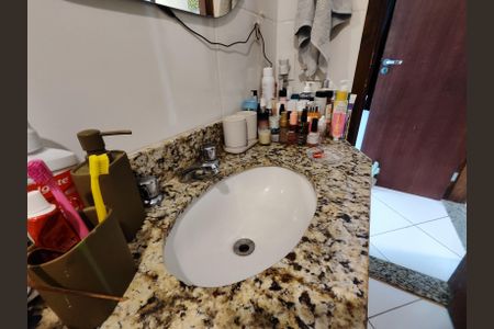 Casa de condomínio à venda com 320m², 4 quartos e 1 vagaBanheiro da Suíte 1