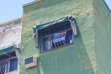 Apartamento para alugar com 56m², 2 quartos e 1 vagaFachada do condomínio + placa