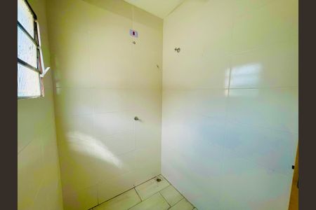 Banheiro Social de kitnet/studio para alugar com 2 quartos, 50m² em Vila Sao Rafael, Guarulhos